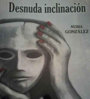 Desnuda inclinación